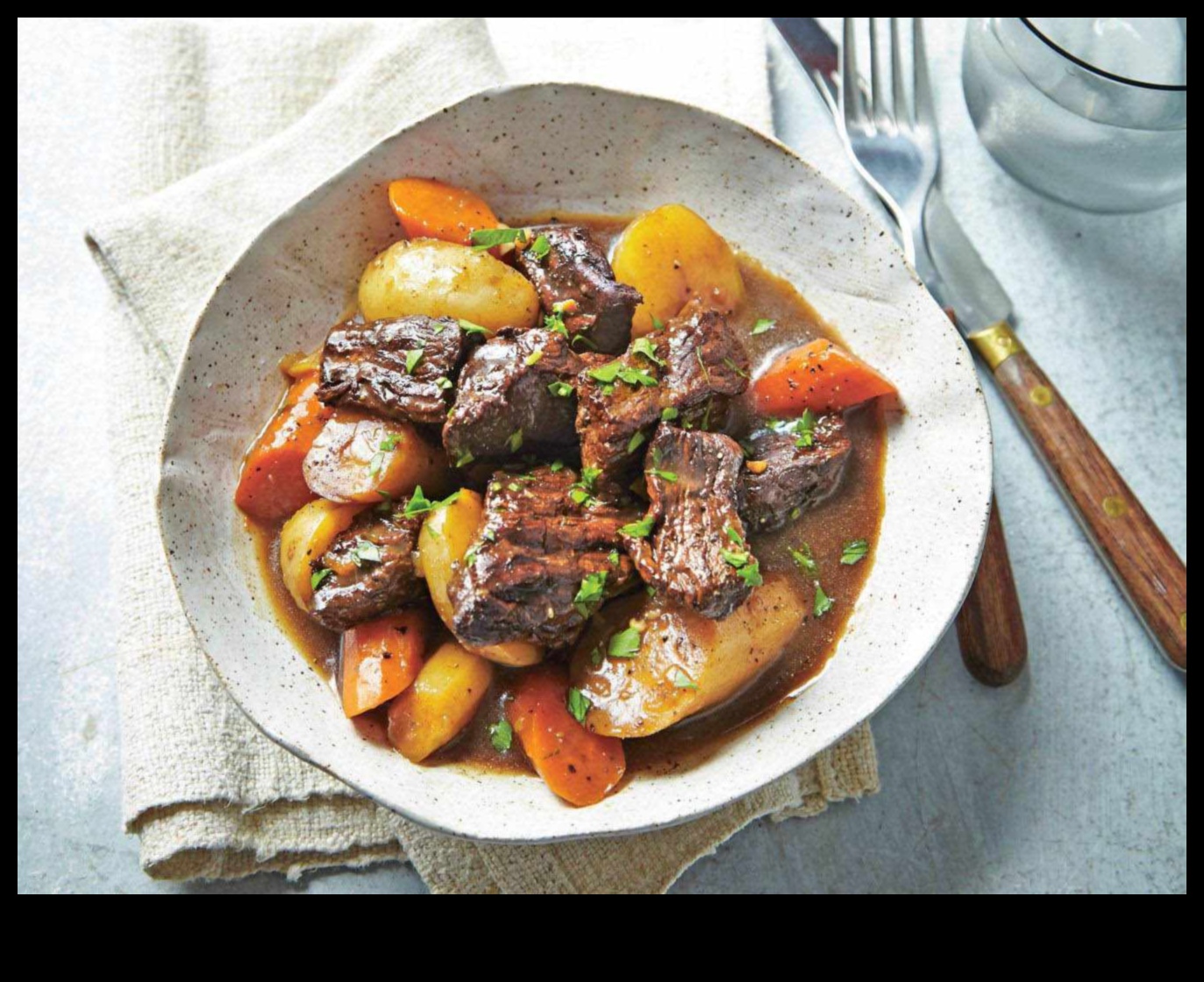 Garšīgi sautējumi: lēnas plīts komforts katrai aukslējai